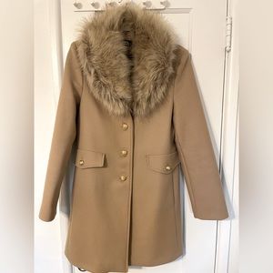 Coat with fur collar